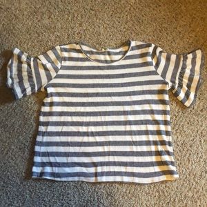 Sweater with short bell sleeves